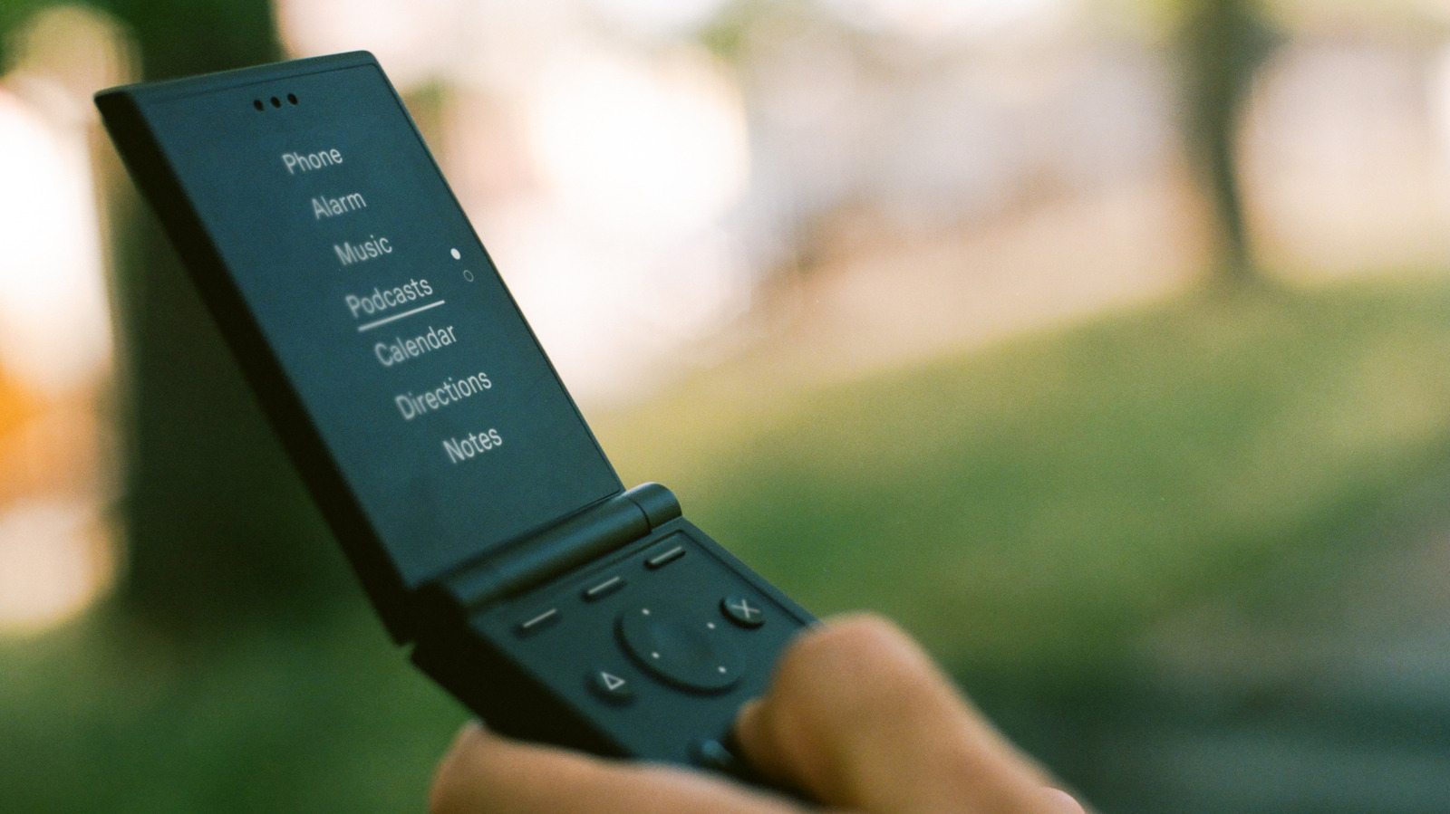 The Light Flip is a minimalist flip phone that leaves out all those distracting apps – Engadget