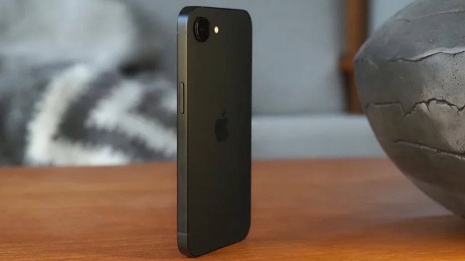 How Does Apple Make Its ‘E’ Series iPhones So Affordable? – SlashGear