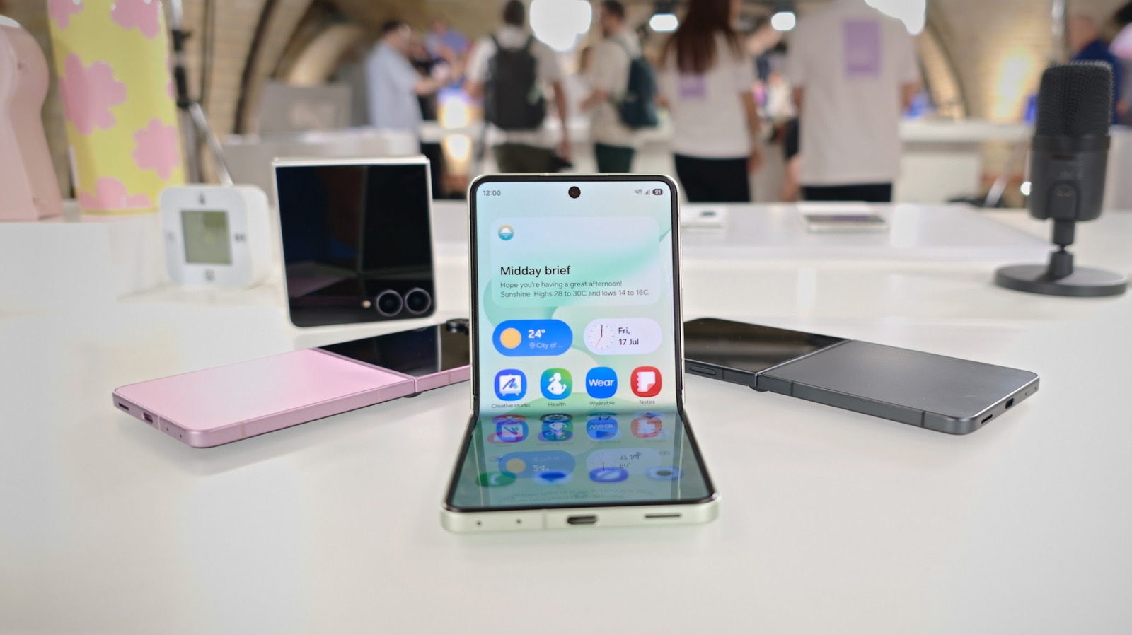 Samsung’s slimmer Galaxy Z Flip 8 brings apps and AI to the cover screen – Engadget