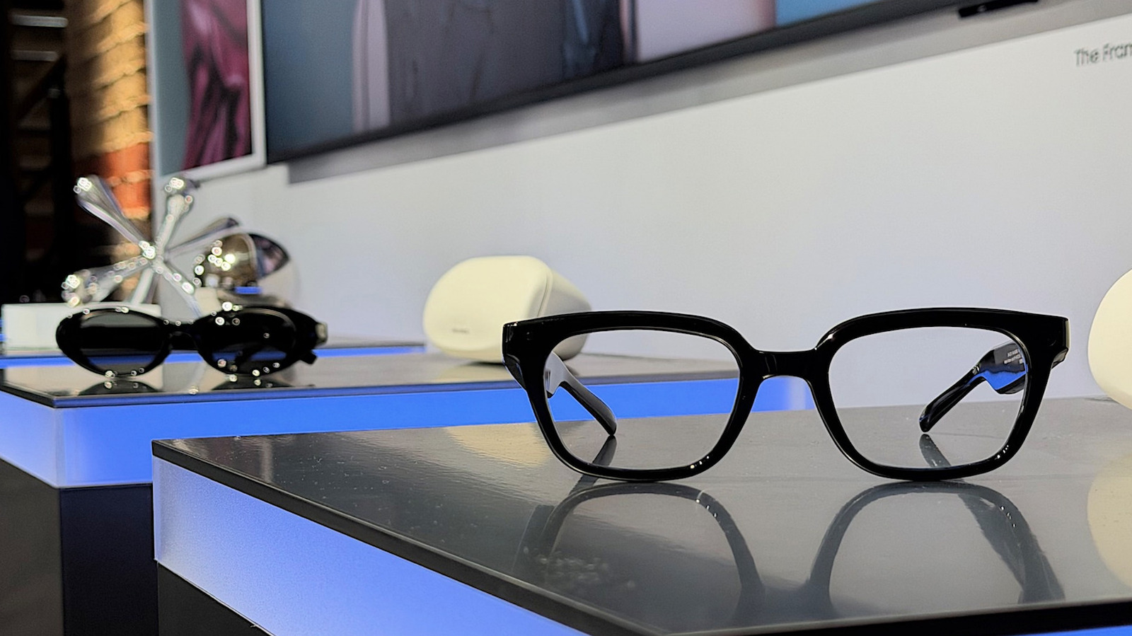 Samsung just revealed more details about its upcoming smart glasses, including battery life – Engadget