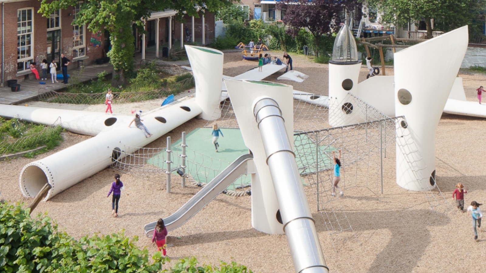 5 Unexpected Ways Recycled Wind Turbines Are Being Used – SlashGear
