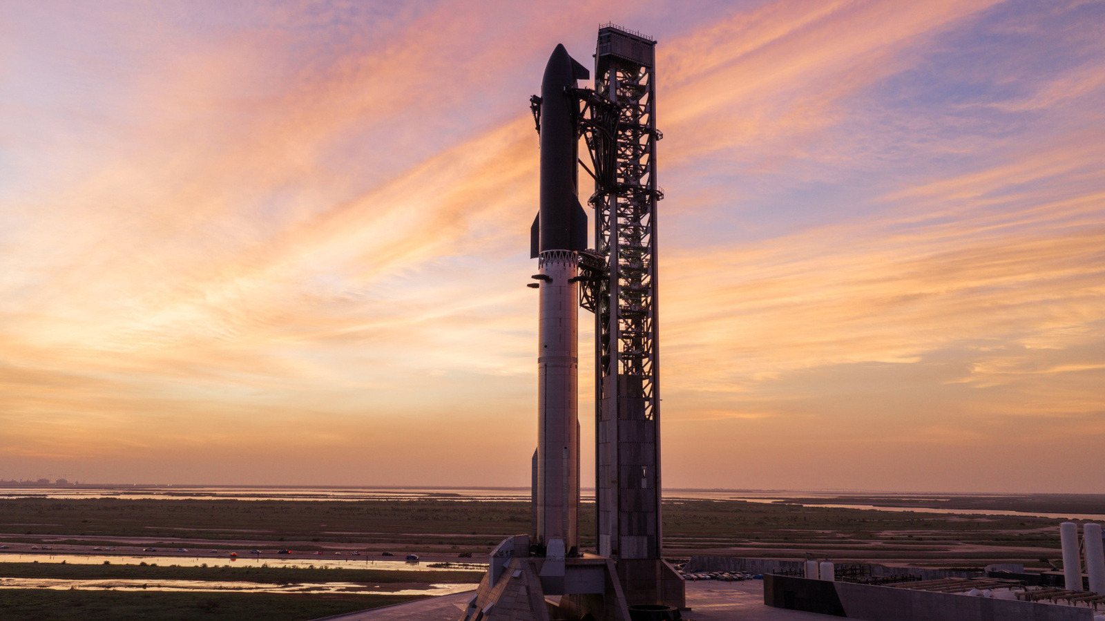 SpaceX’s 13th Starship flight test launches with Starlink’s next-gen satellites – Engadget
