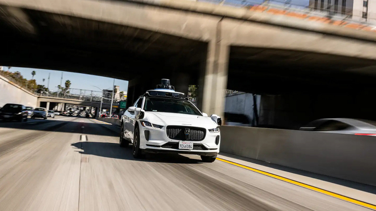 Waymos are starting to run on freeways again – Engadget