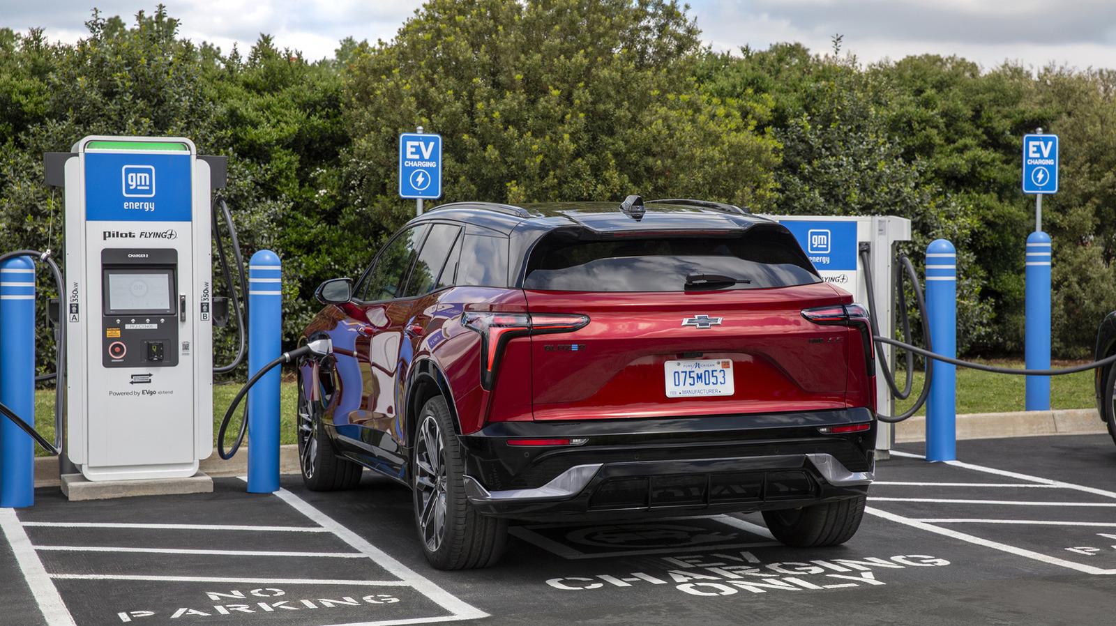 Surprise: The global oil crisis is pushing people toward buying electrified cars – Engadget