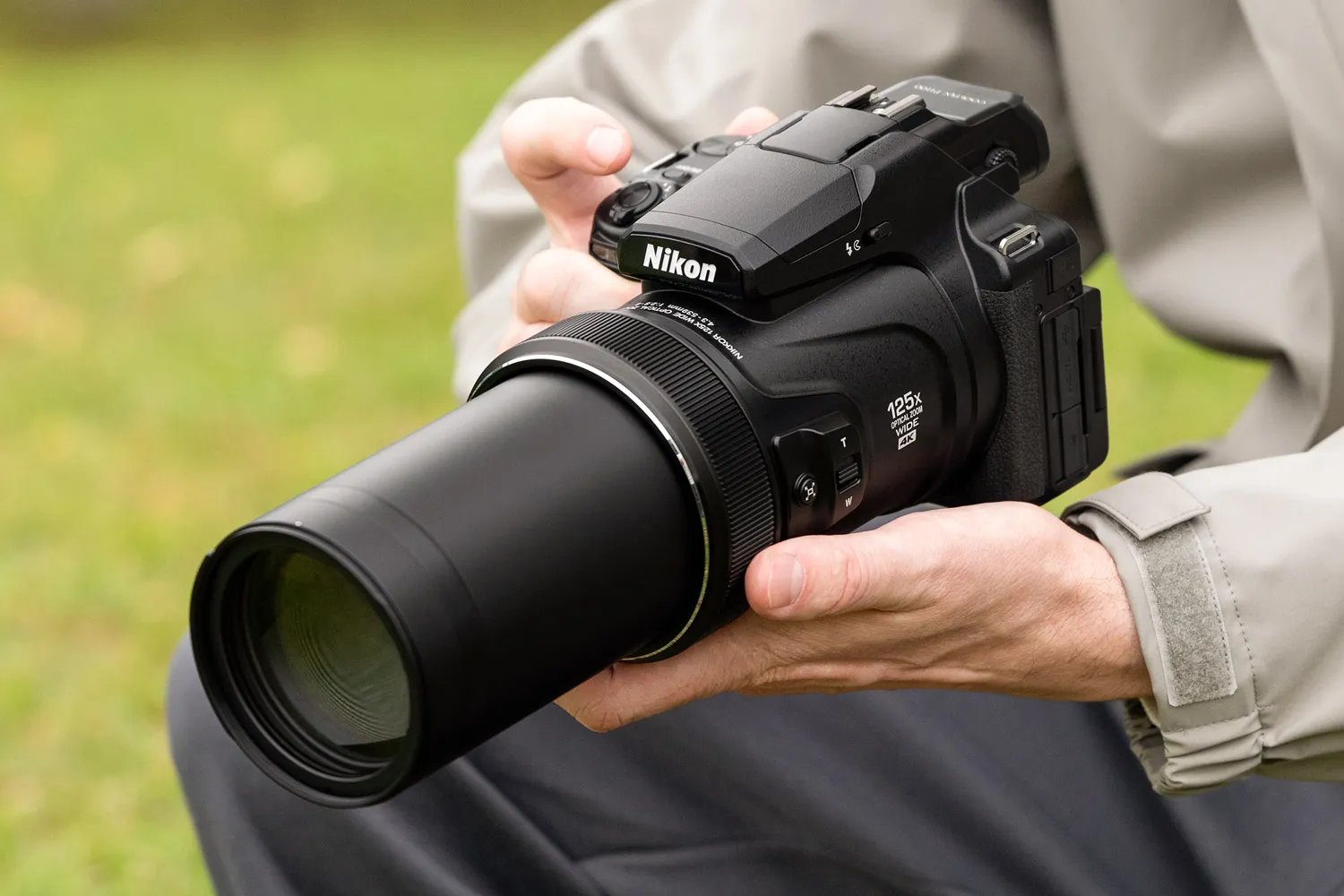 Tired of hauling lenses around? This DSLR-style, superzoom camera saves your back and wallet