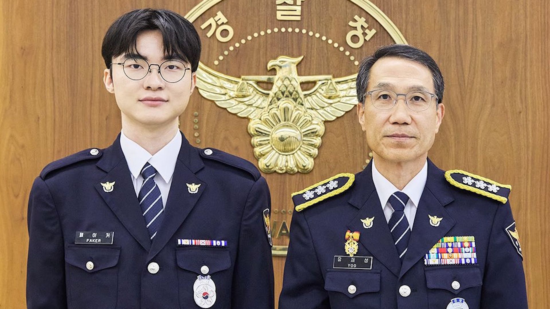 Faker becomes an honorary Korean police officer to help discourage online gambling
