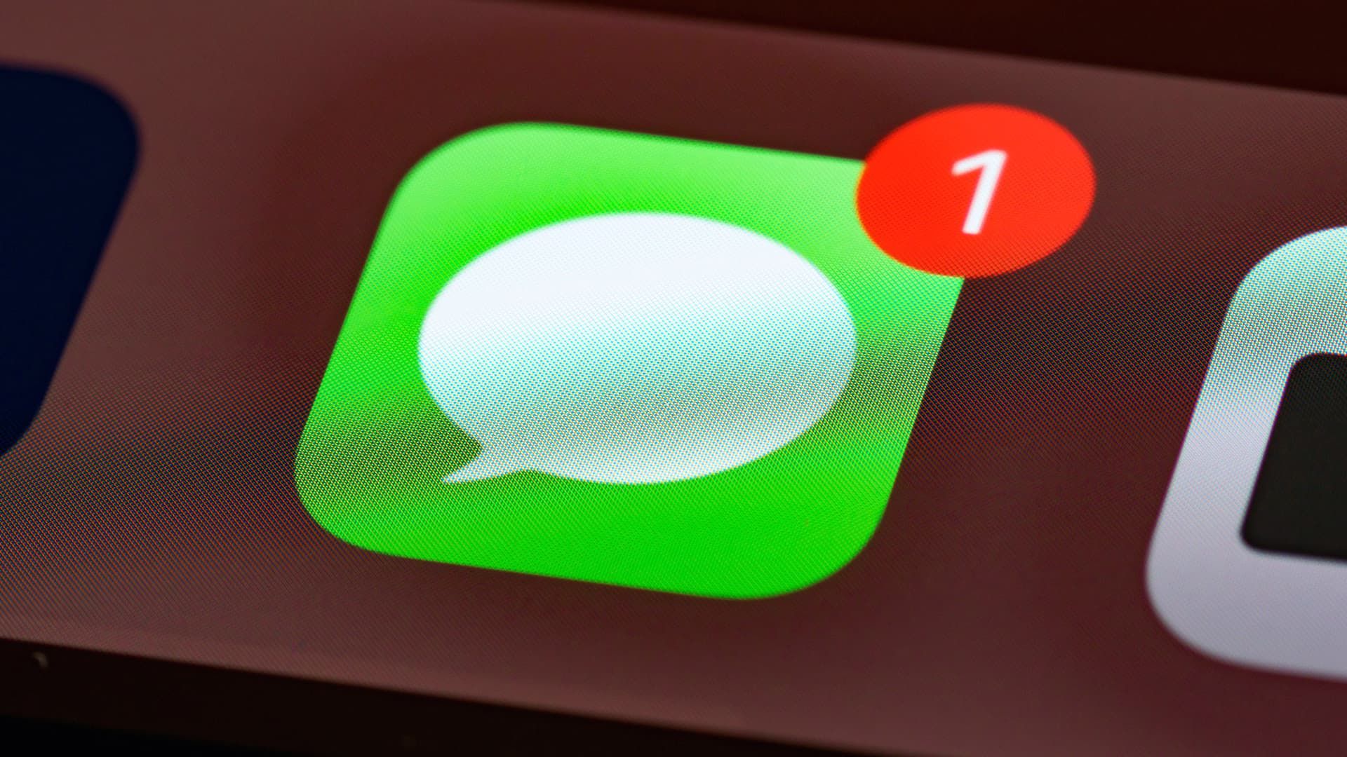 Selling your old iPhone? Remember to clear this hidden iMessage setting or you could accidentally send photos to a stranger — as one ‘mortified’ Redditor discovered
