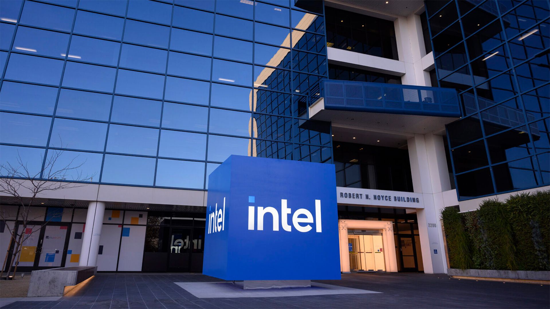 Intel patent reveals new XBM memory architecture that ditches HBM’s costly silicon interposer — backend-transistor DRAM stack uses UCIe links and built-in repair to ease AI’s memory bottleneck