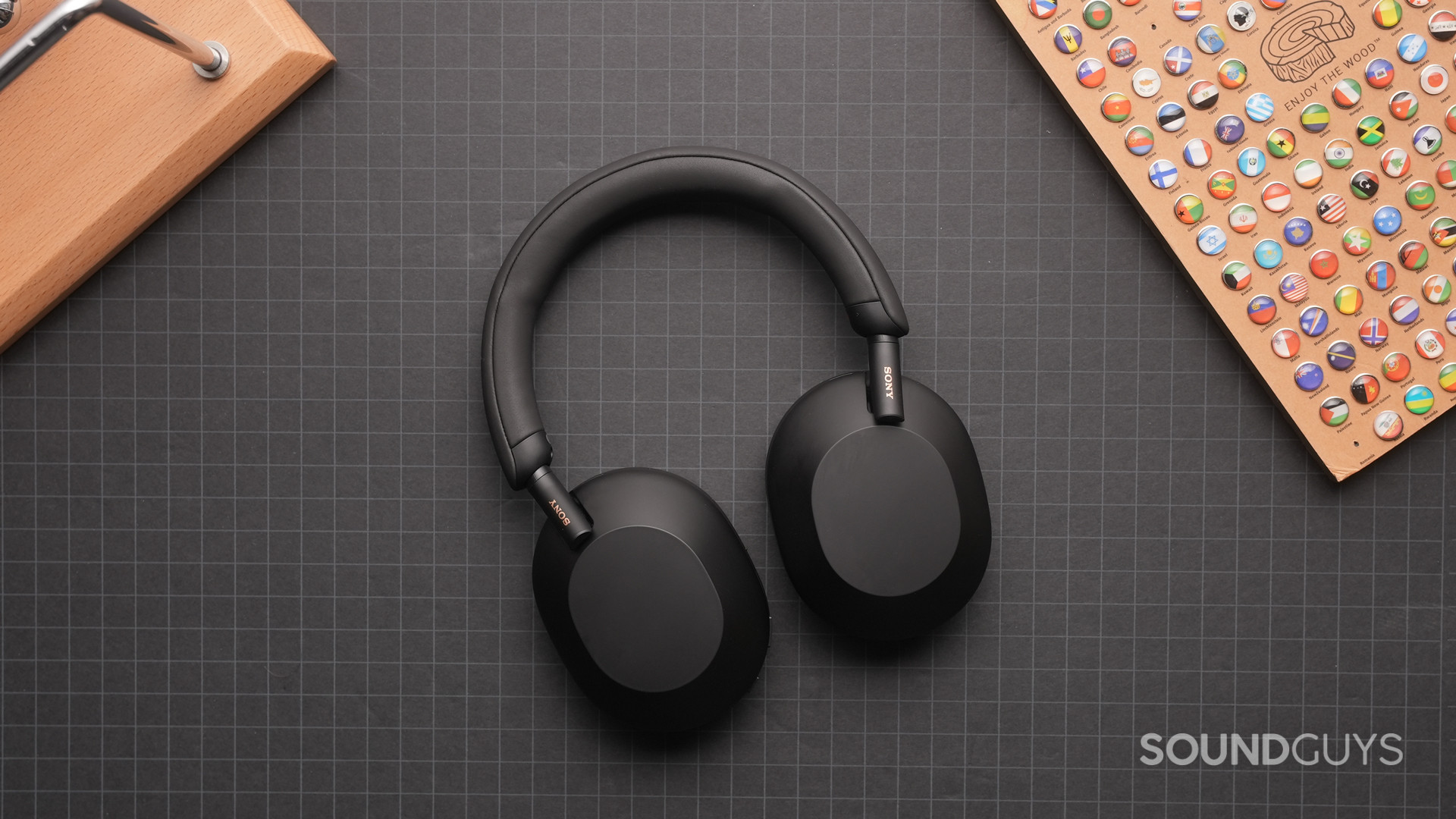 This Sony WH-1000XM5 deal cuts 38% off premium noise canceling headphones