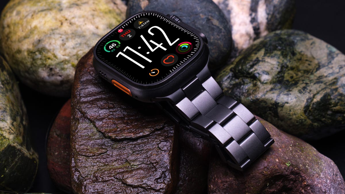 Withit’s Titanium Band for Apple Watch Dresses Up My Look at the Right Price