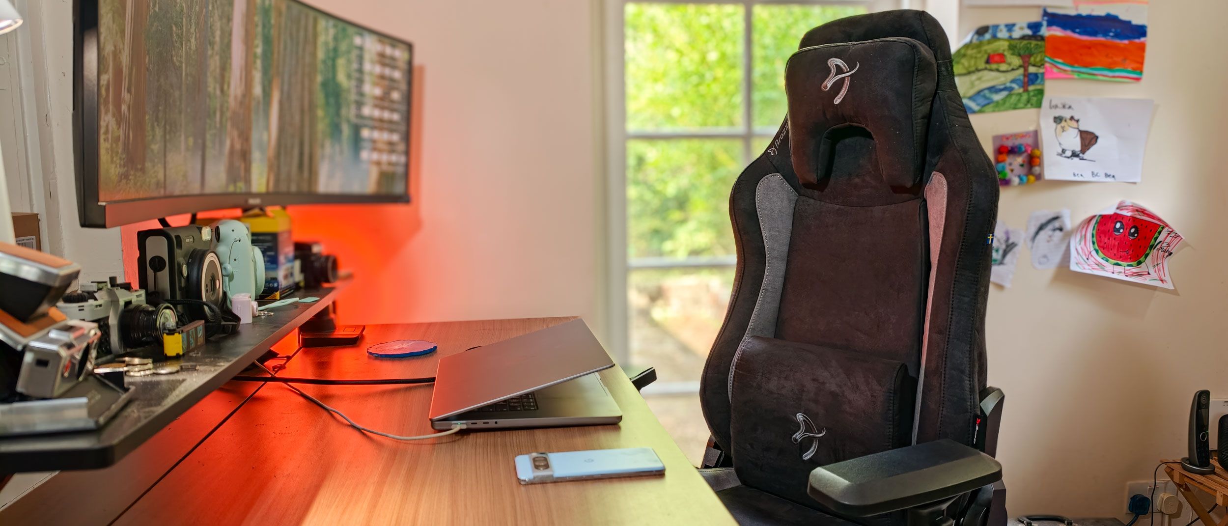 I tested the Arozzi Vernazza Supersoft for 4 months — it’s the most comfortable chair I’ve worked in