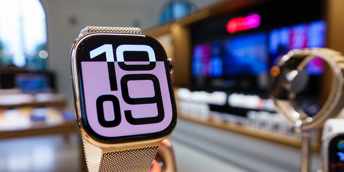Apple Might Finally Make a Round Apple Watch. It Still Won’t Win Over the Traditionalists