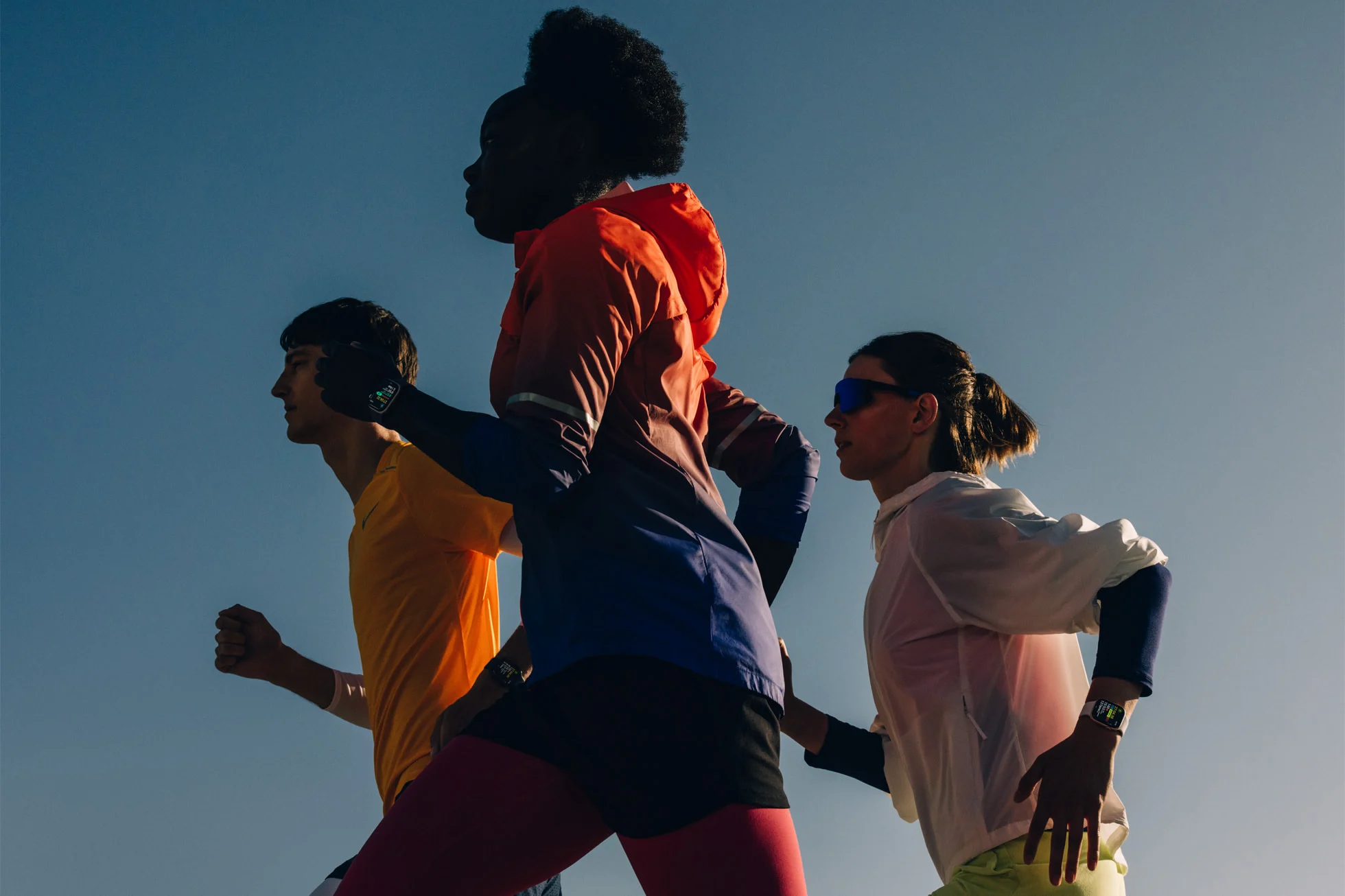 Apple Explores Screenless Fitness Tracker to Rival Whoop, Report Says