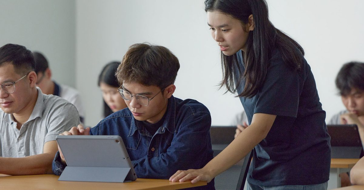 Apple expands educational program for its supply-chain workers in Vietnam