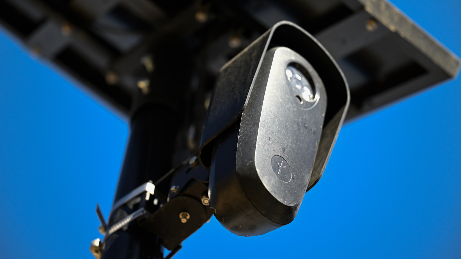 3D-printing enthusiast creates ‘Flock Sock’ to blind controversial cameras, shares design — slip-on cover attaches to broom handle to make it easy to put on devices placed on traffic and streetlights