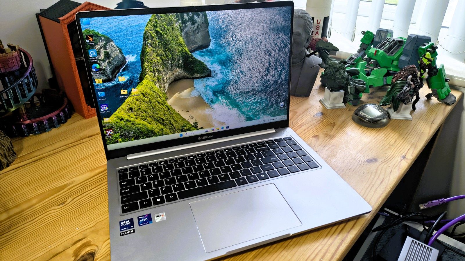 Geekom’s GeekBook M16 Core Ultra 9 laptop is now under $800 with this discount code