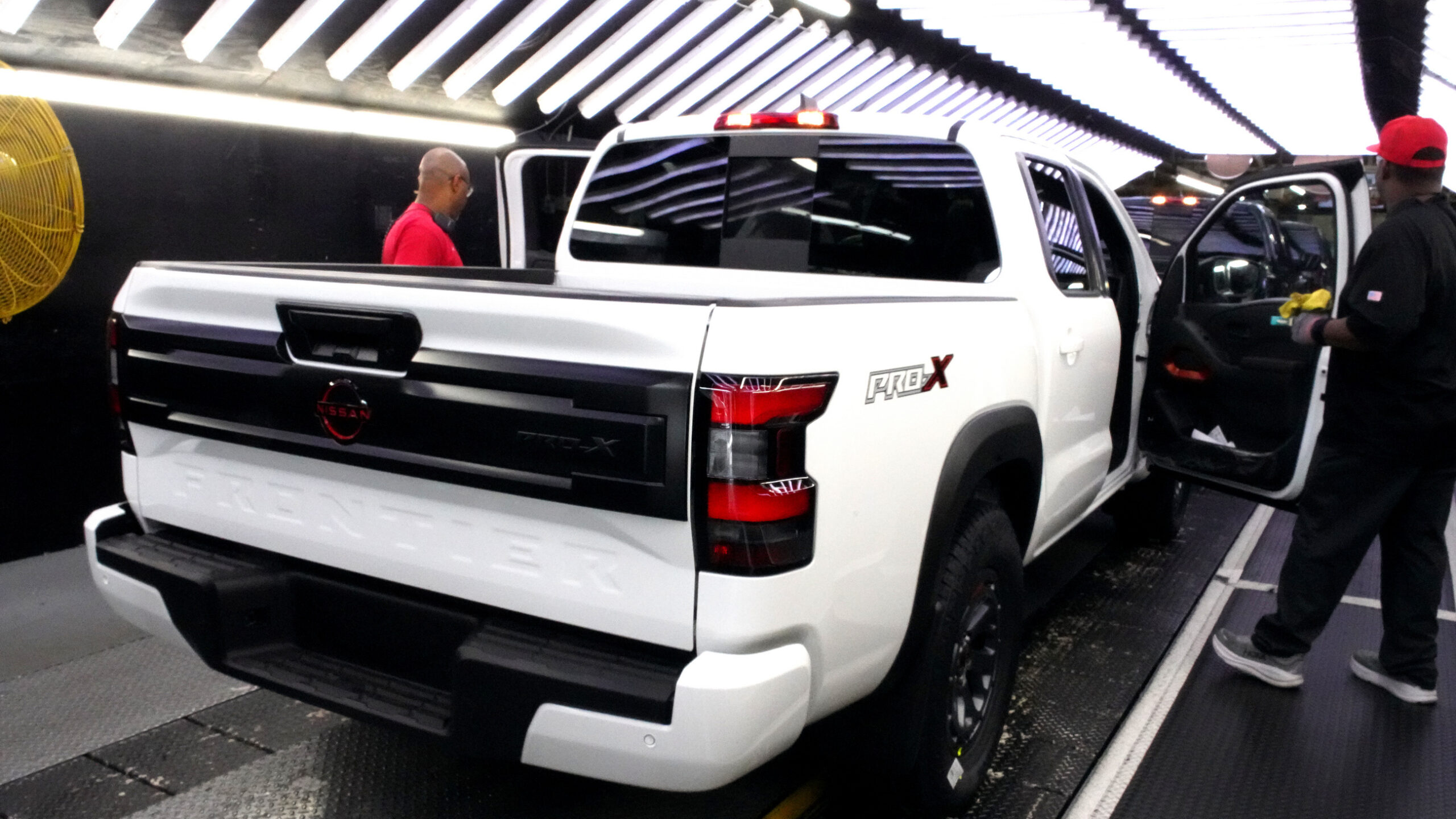 Nissan’s AI Cameras Now Watch How American Factory Workers Bend And Walk | Carscoops