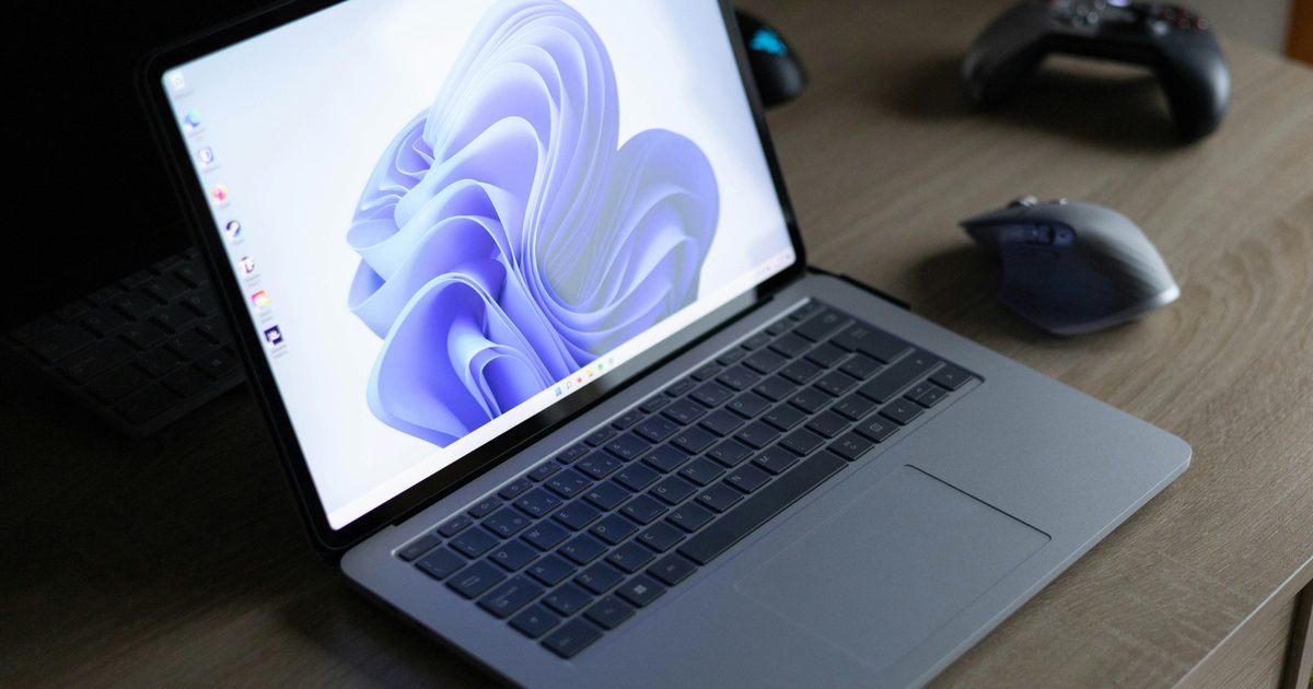 Windows 11 is getting rid of the Drag Tray feature