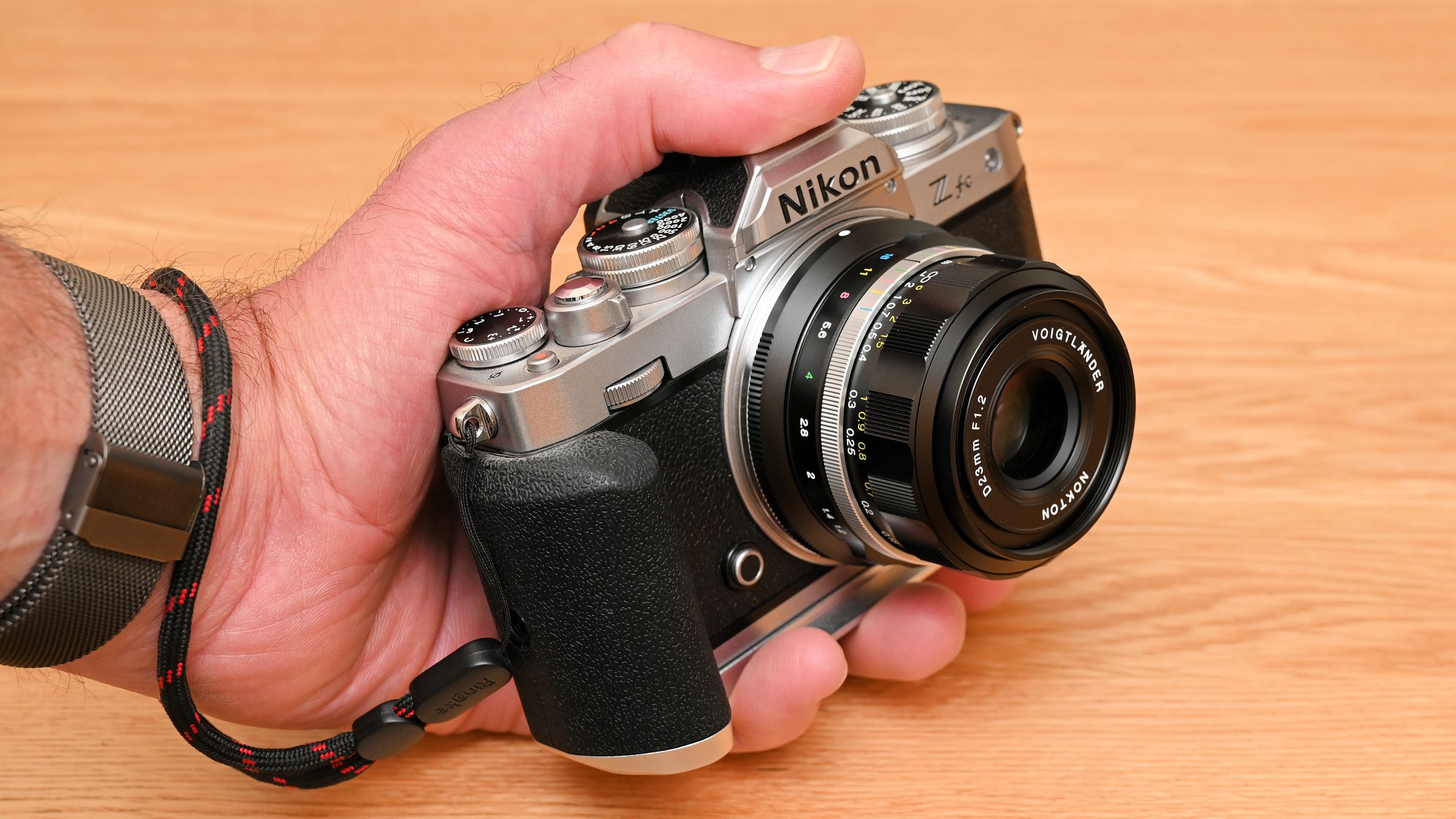 Nikon never bothered to support the Nikon Zf and Zfc with retro-cool lenses, but thanks to Voigtlander it doesn’t need to