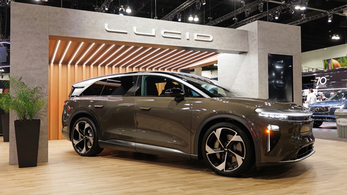 Lucid Pumps Brakes on Cosmos Midsize SUV Launch Amid Cost-Cutting Campaign: TDS