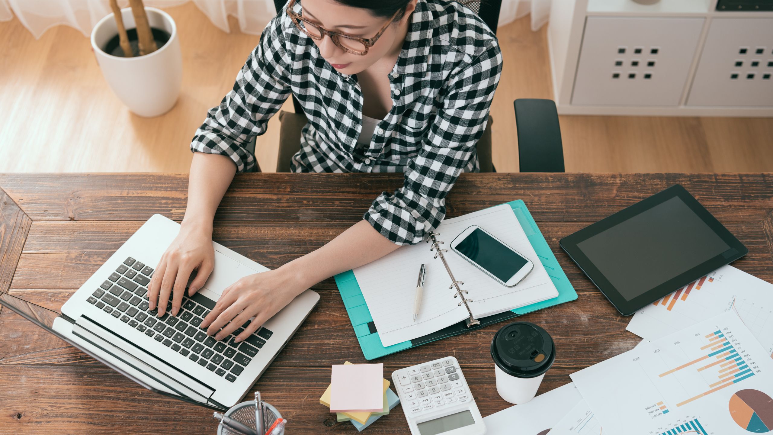 I’ve been giving tech advice for over a decade – these are my top tips for students looking for free and discounted apps for going back-to-school