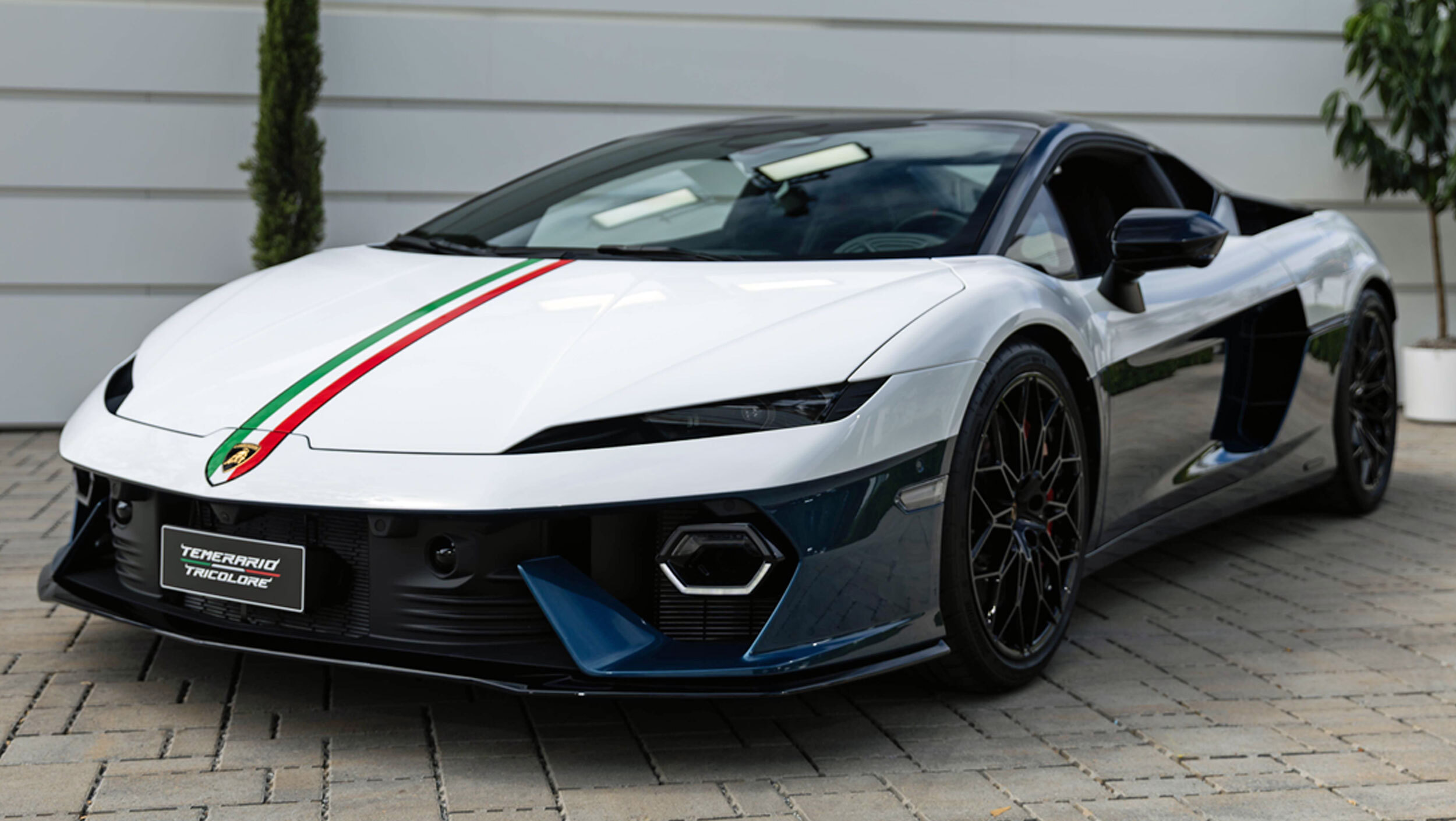 Lamborghini Tricolore Returns After A 15 Year Absence And It’s Packing Nearly Twice The Power | Carscoops