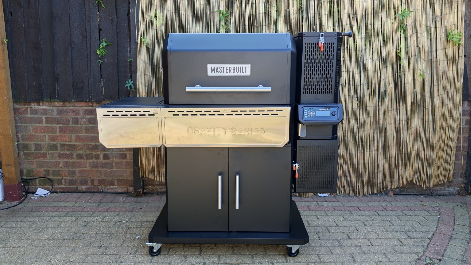 Masterbuilt Gravity 1150 Review: A great charcoal grill for bigger feasts