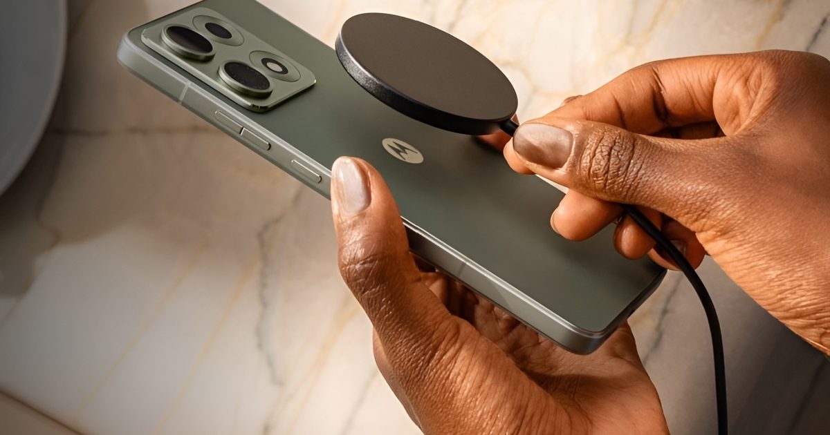 Motorola’s slick new charging puck joins Android’s tiny magnetic club