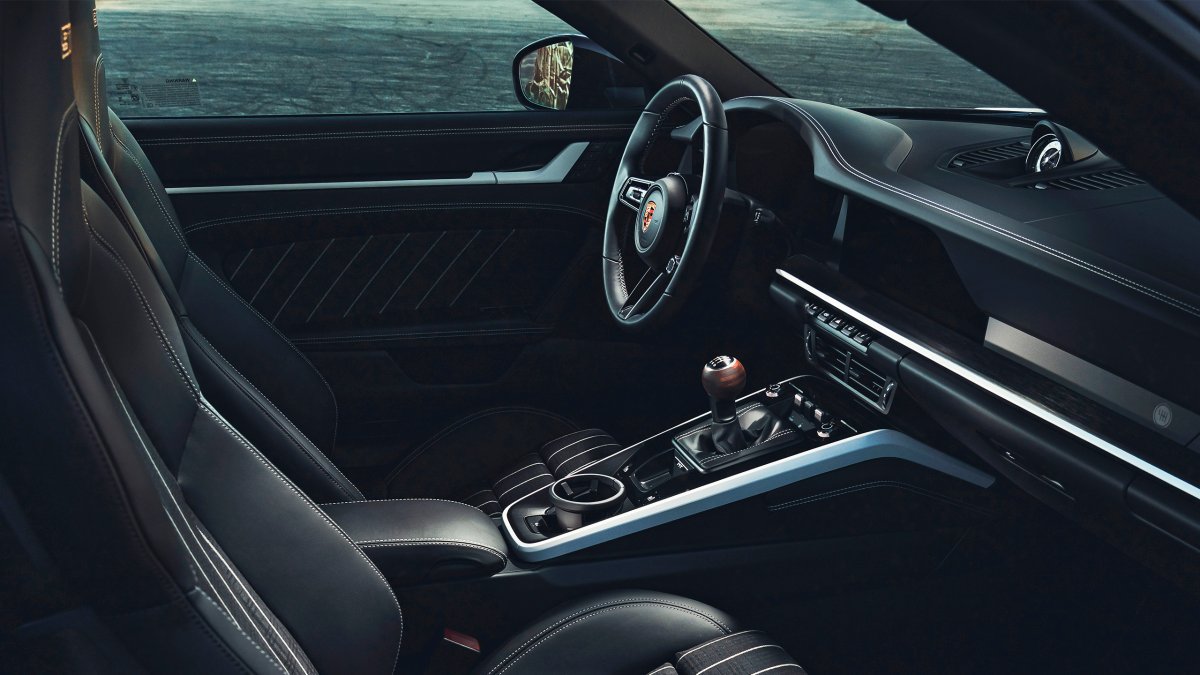 Score: The 2027 Porsche 911 Carrera S Brings Back the Manual Transmission