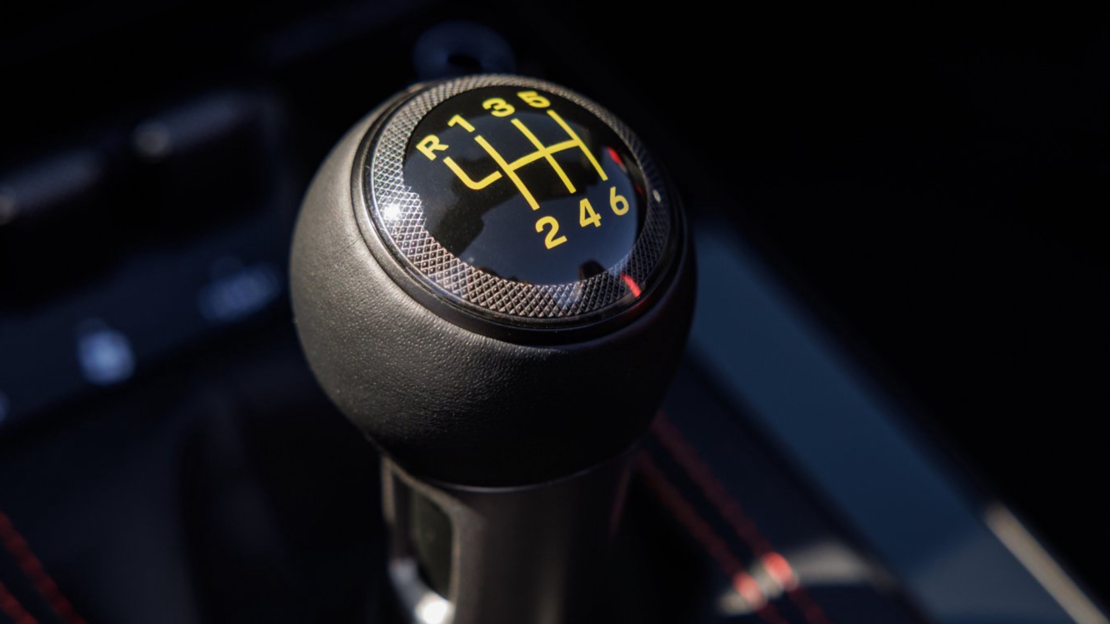 Is 1 Hour Enough For Automatic Drivers To Learn Stick Shift? The AA Thinks So | Carscoops