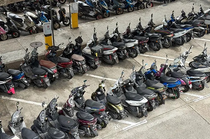 Electric motorcycle charging spaces to rise 45% to 1,400 | MACAU DAILY TIMES 澳門每日時報