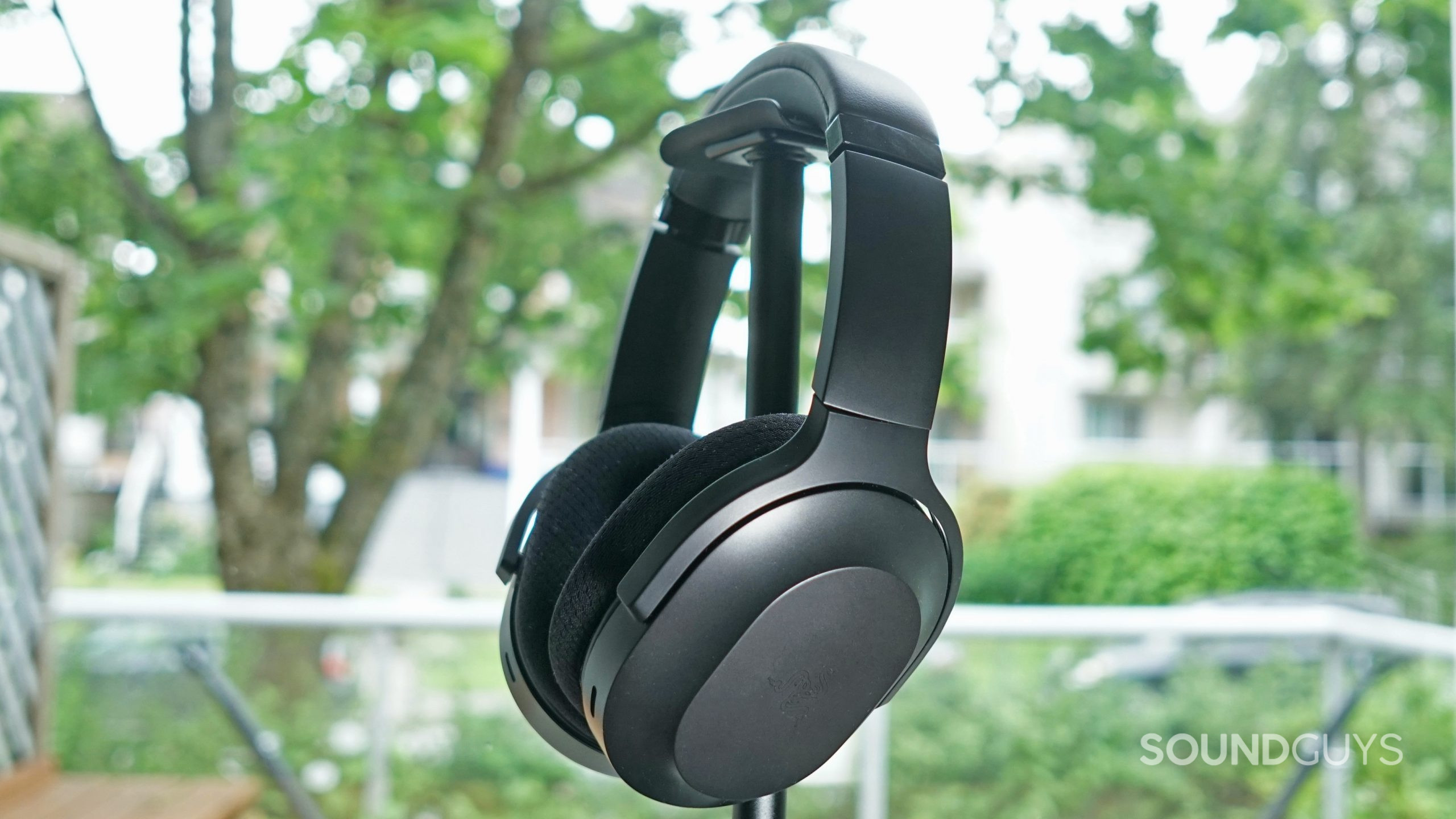 Razer Barracuda deal cuts this hybrid wireless headset to $84.99