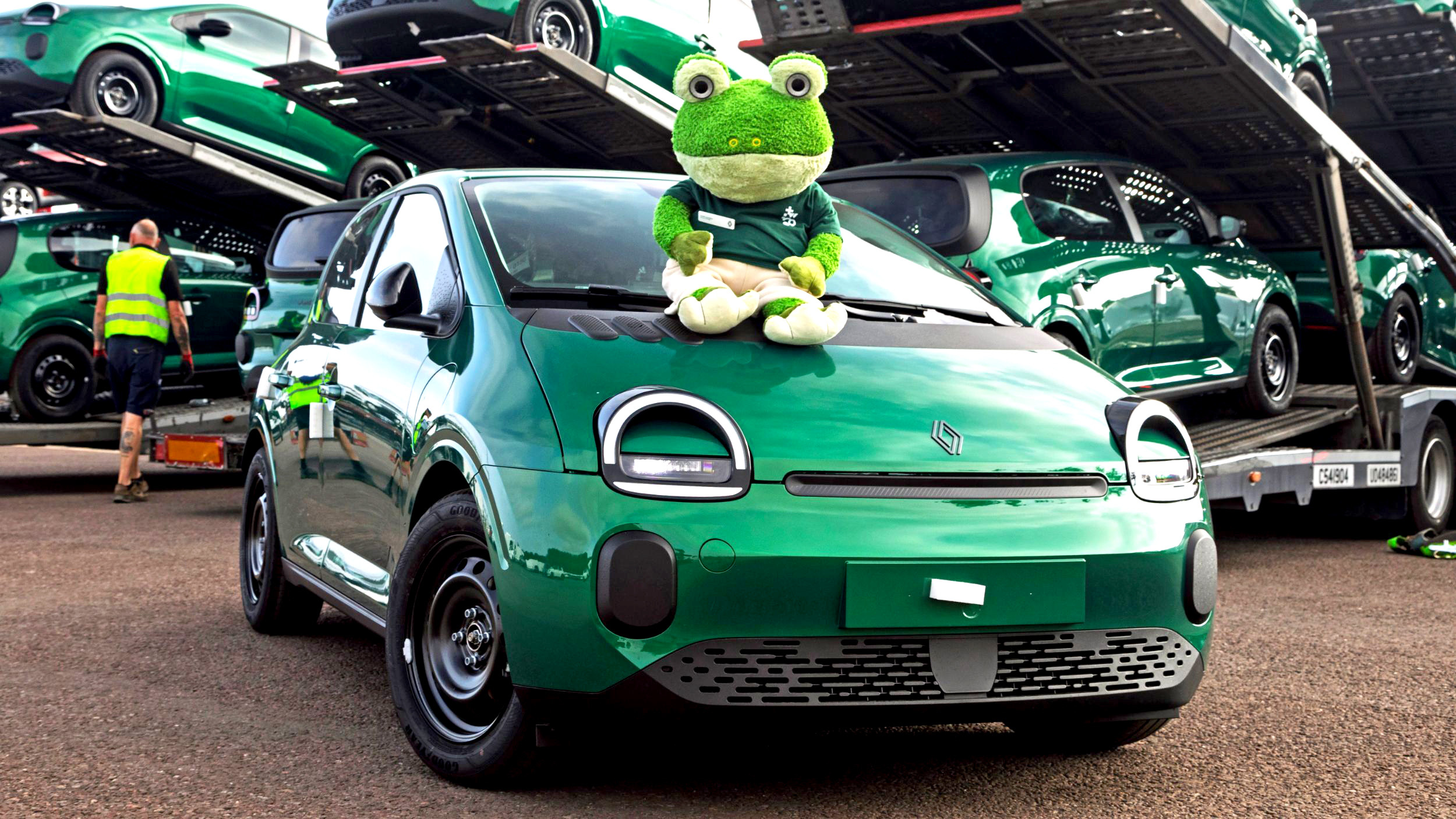 Renault Shipped 100 Frog-Eyed Twingos To The UK Purely So You Can Stare At Them | Carscoops