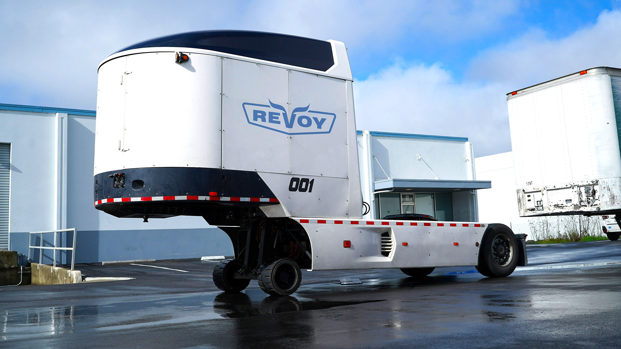A Battery On Wheels Turns A Diesel Semi Electric Without Touching The Engine | Carscoops