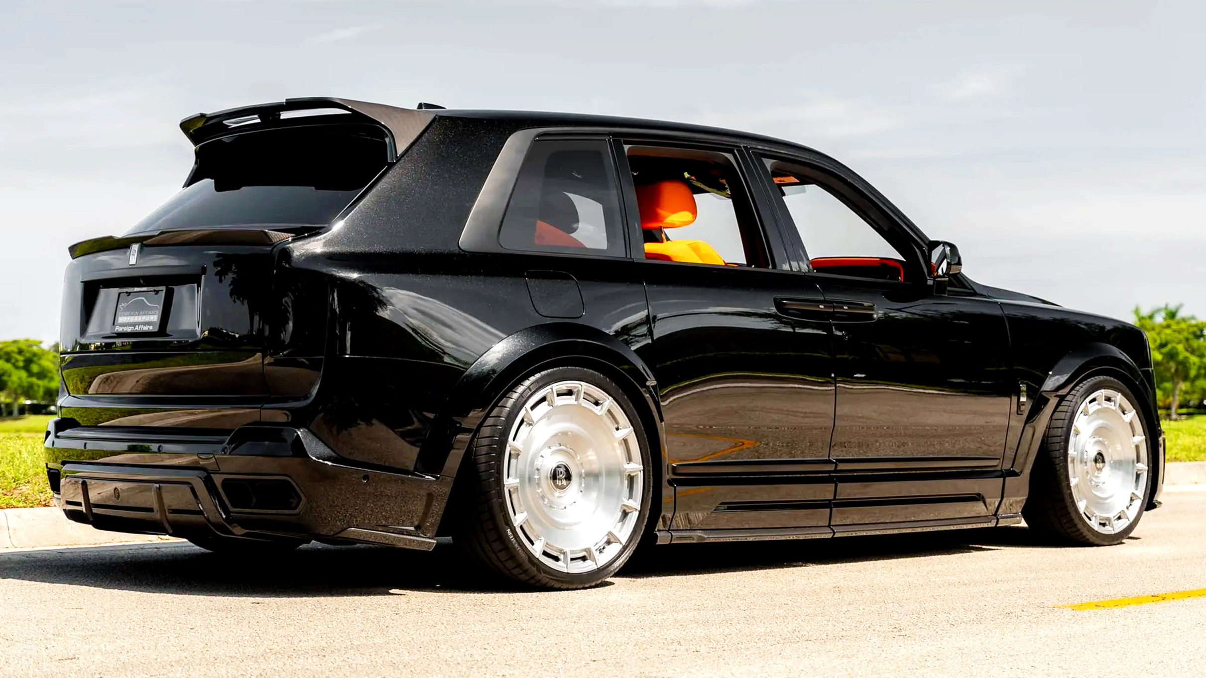 This 240-Mile Rolls-Royce Cullinan Drew $555,551 And Still Went Home Unsold | Carscoops