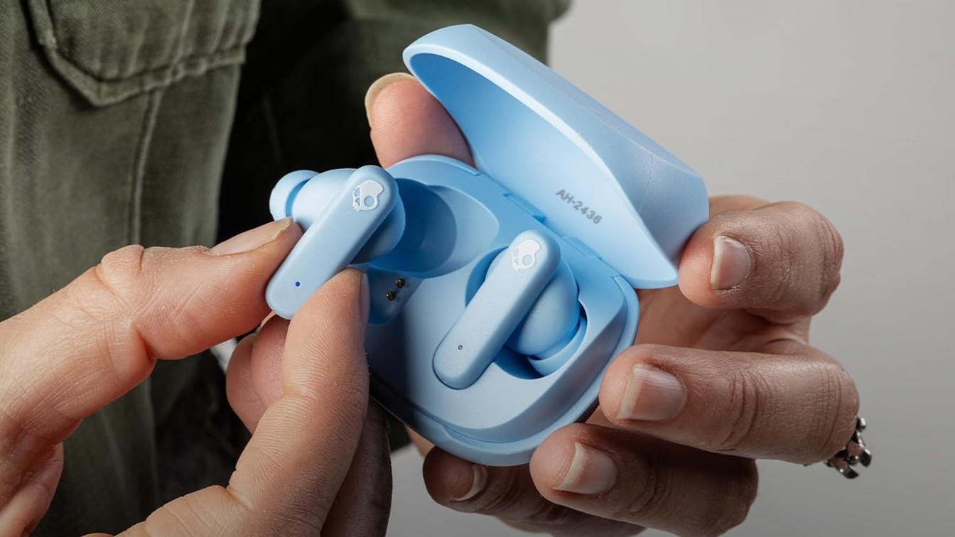 Need cheap everyday earbuds? Skullcandy Smokin’ Buds are just $19.99 right now
