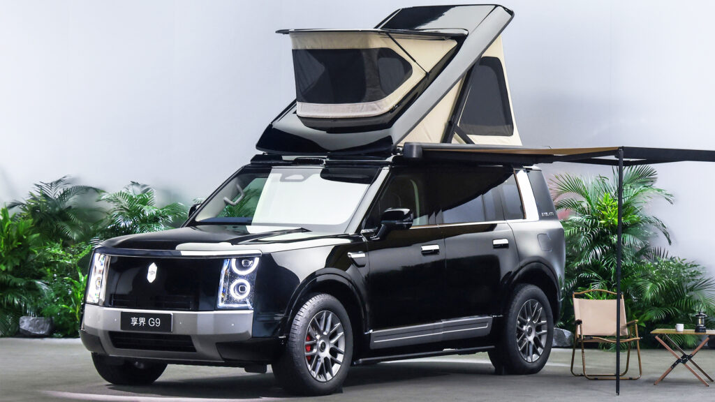 Huawei’s New Flagship SUV Runs 849 Miles On A Tank And A Battery | Carscoops