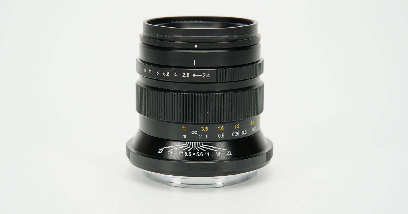 The Zhong Yi Pittura 30mm f/2.4 Is a Fast and Wide Medium Format Lens