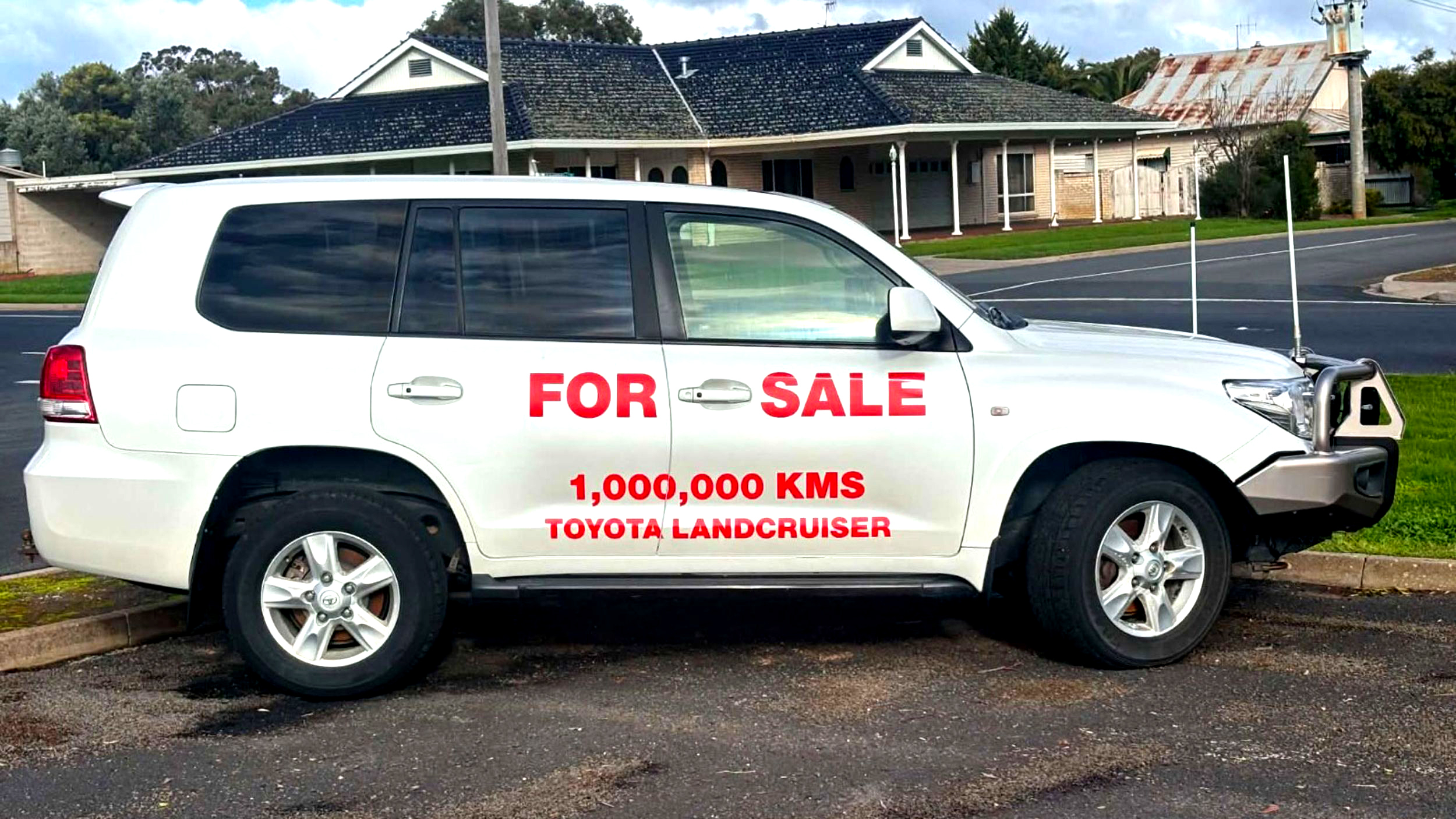 He Drove His Land Cruiser V8 To 999,999 Km, Then Left The Last One To The Next Buyer | Carscoops