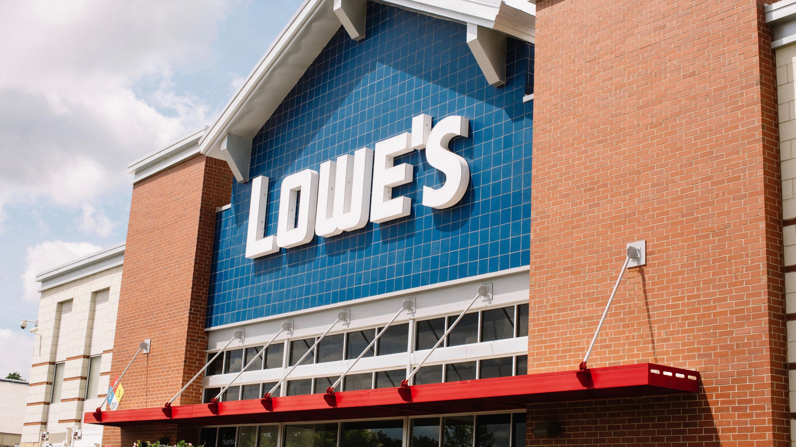 Lowe’s Labor Day sale has everything you need for fall, football season, and Halloween — here’s what I’m buying