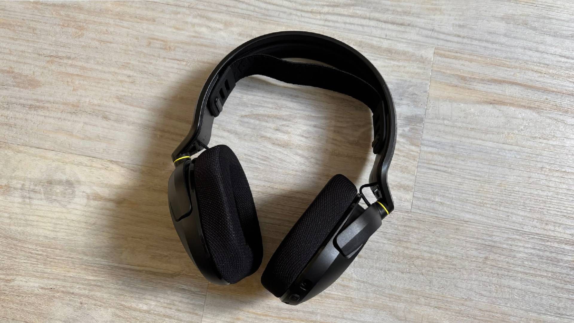 I’ve spent six weeks with the Corsair HS35 v3 wireless headset, and it’s shown me that you don’t always need to pay extra for a premium product