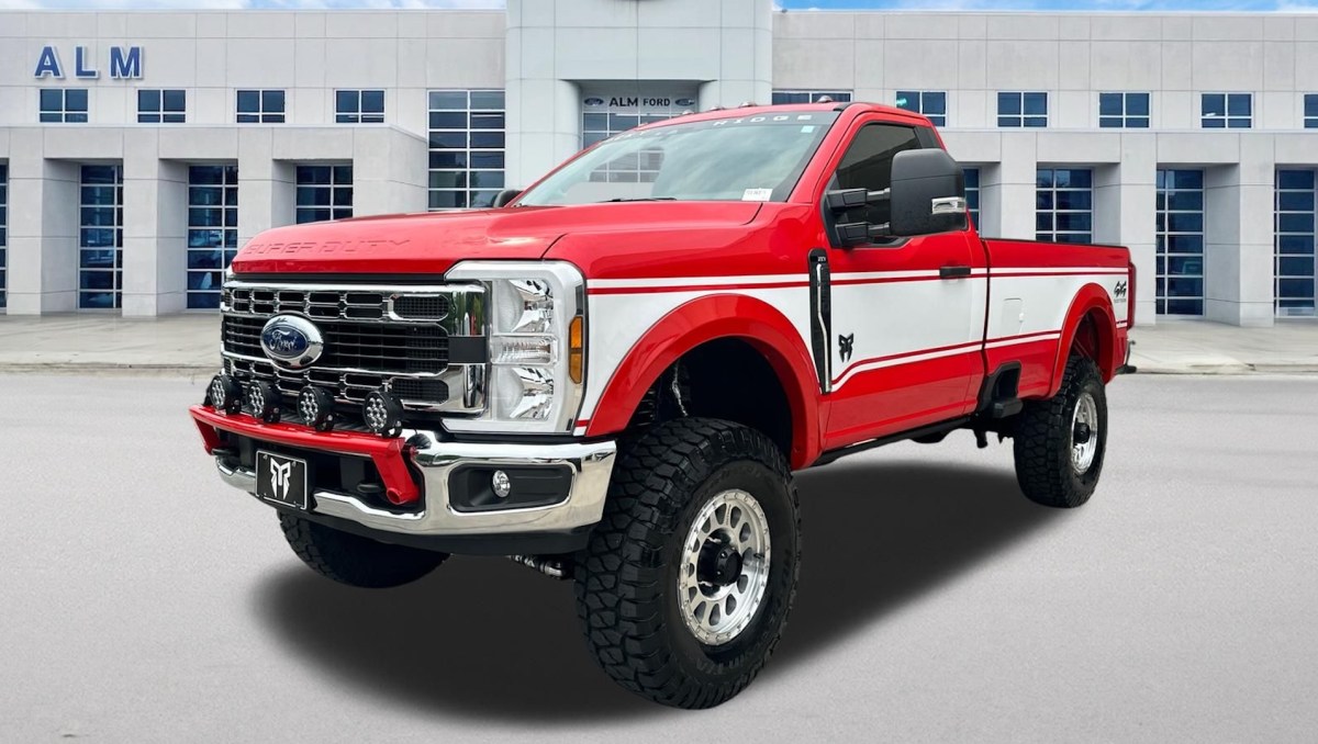 This Ford Dealer Knows How to Sell Trucks: Make Them Look Old