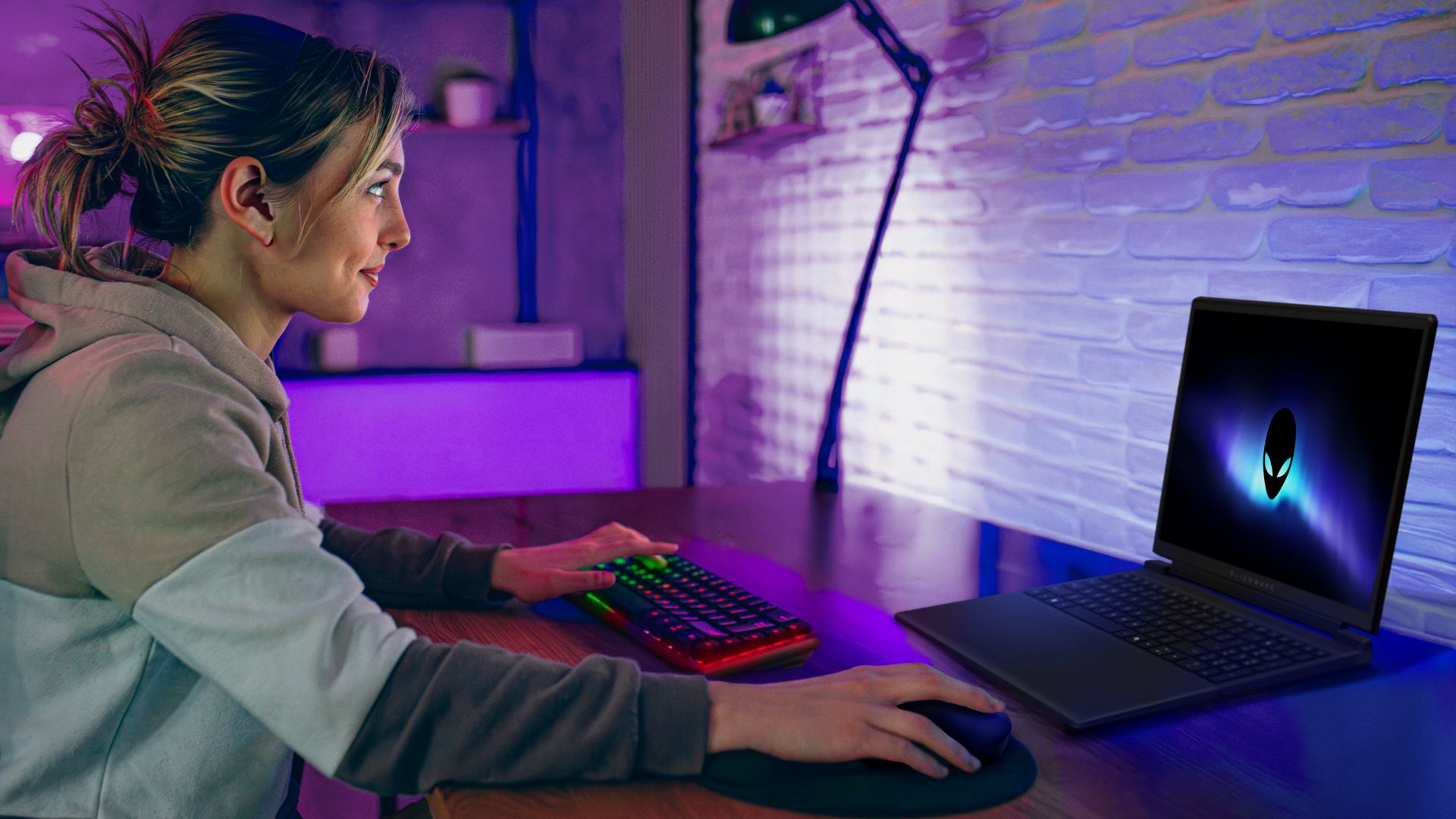 How can a gaming (and study) laptop only weigh 2.25kg? 10 questions about the Alienware 15
