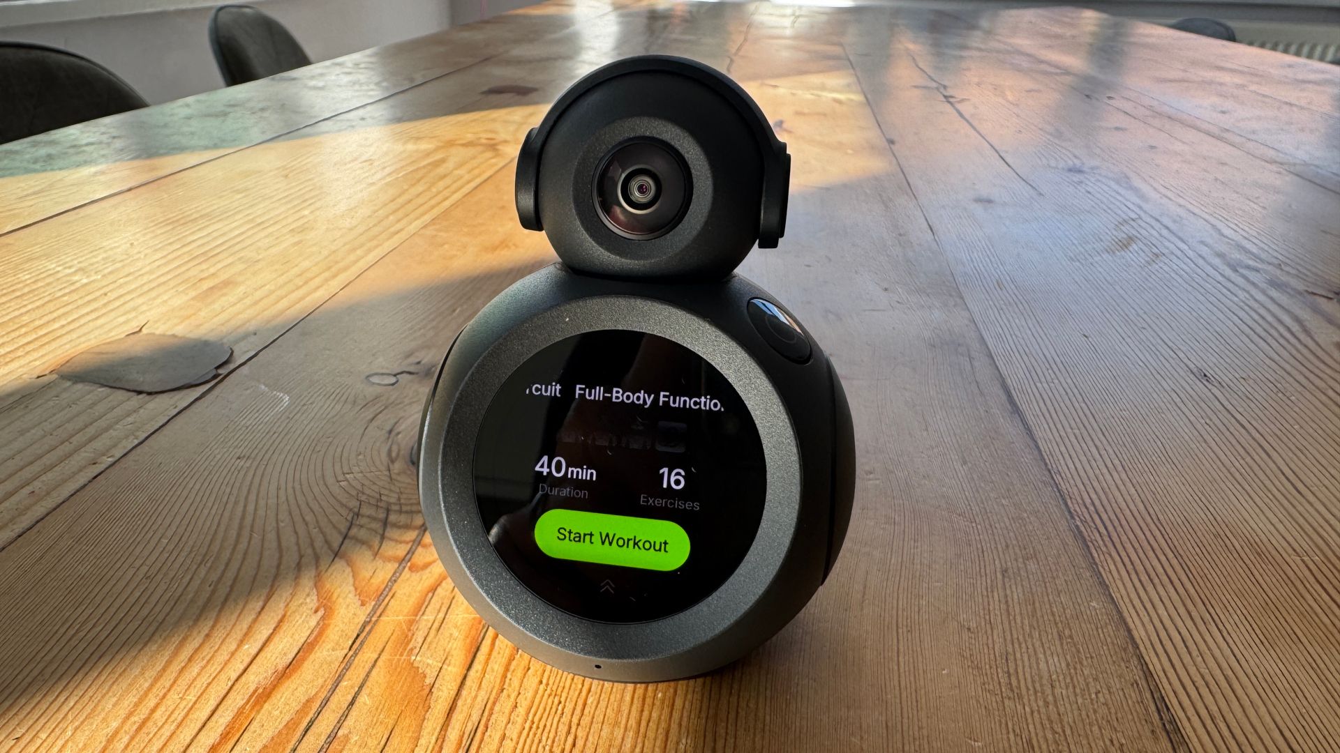 I tried a portable fitness trainer that uses AI to map your movements, the pocket-sized BodyPark Atom, and color me impressed
