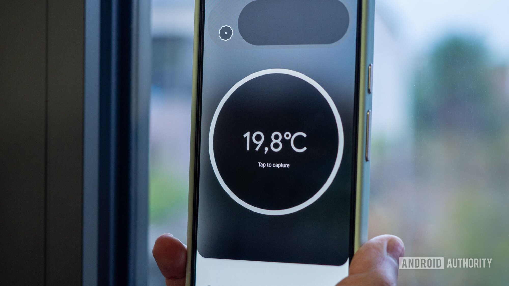 The Pixel Thermometer app icon is finally getting a gradient makeover