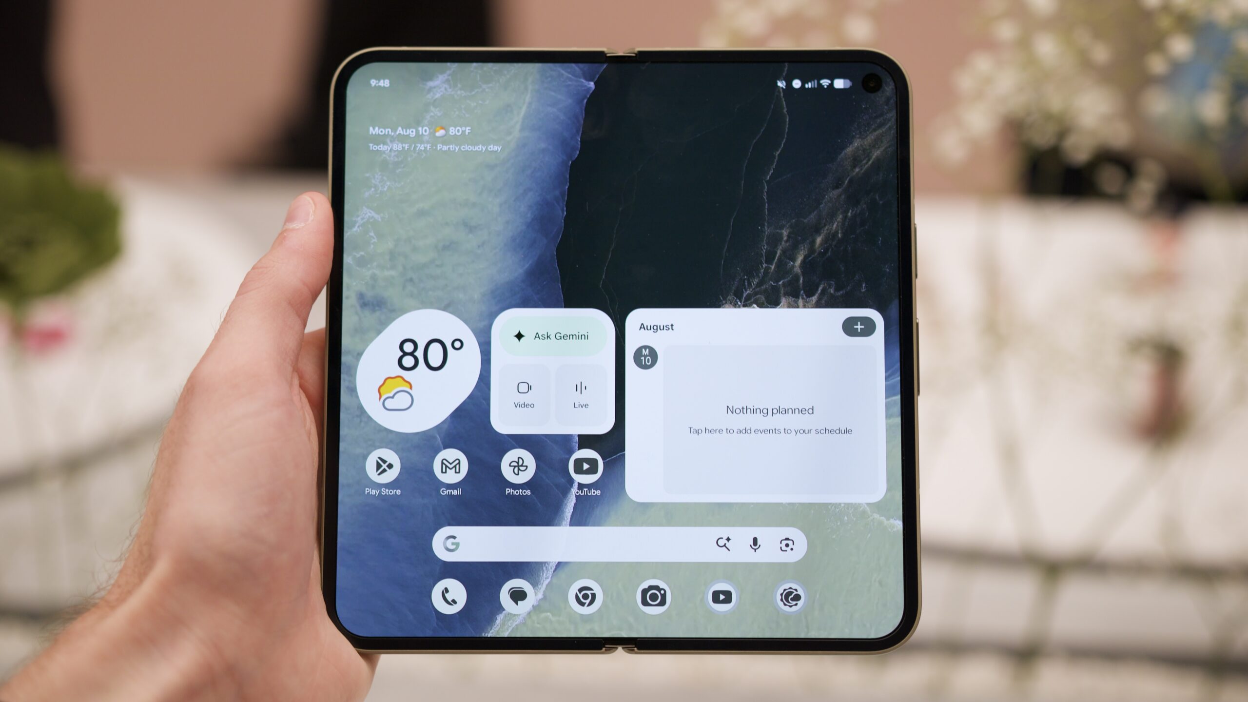 Pixel 11’s At a Glance wants to tell you what’s good at restaurants