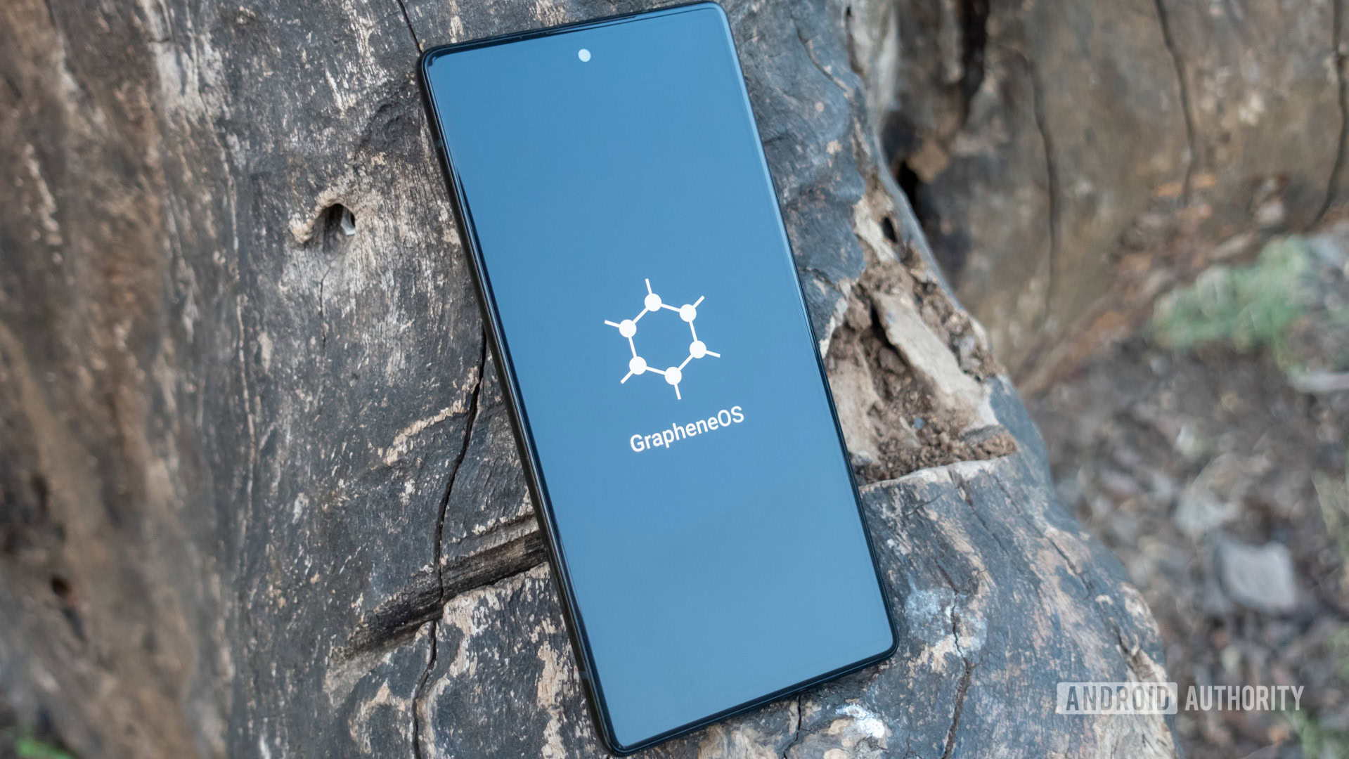 GrapheneOS’ Motorola plans include 7 years of updates, foldables, and more