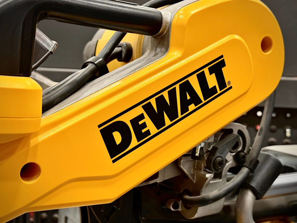 DeWalt’s 20V Max XR Oscillating Multitool Kit Is Nearly 70% Off Right Now