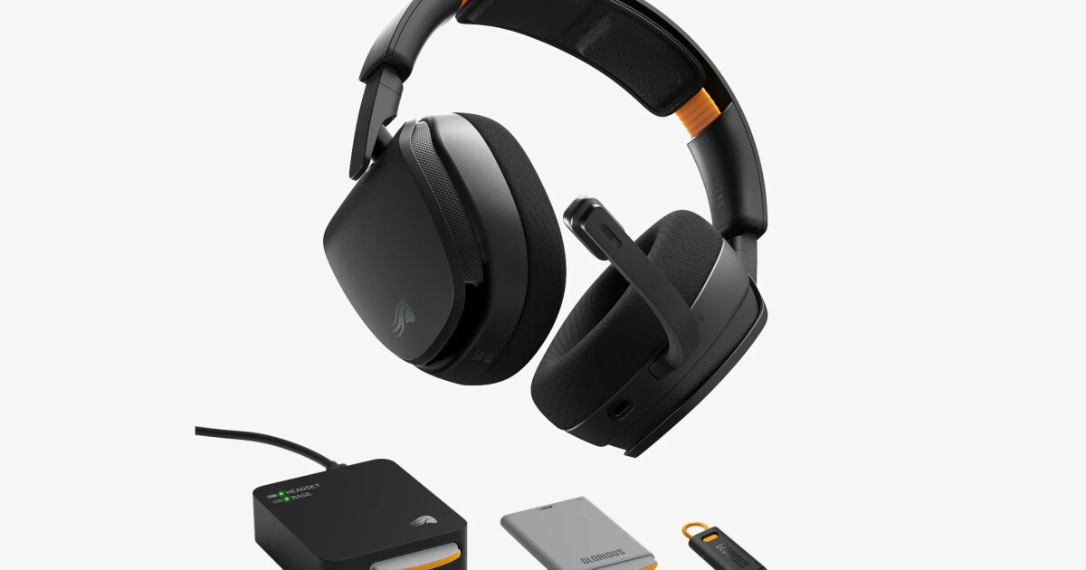 More headphones need swappable batteries like this gaming headset