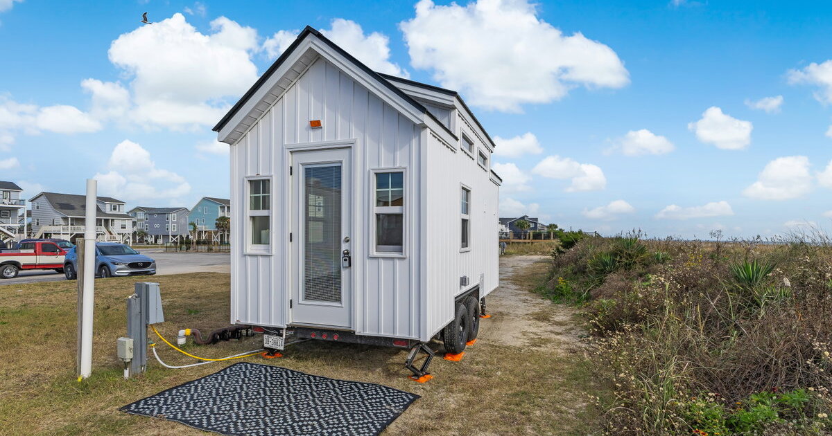 Road-ready tiny house packs up to four people into just 128 sq ft